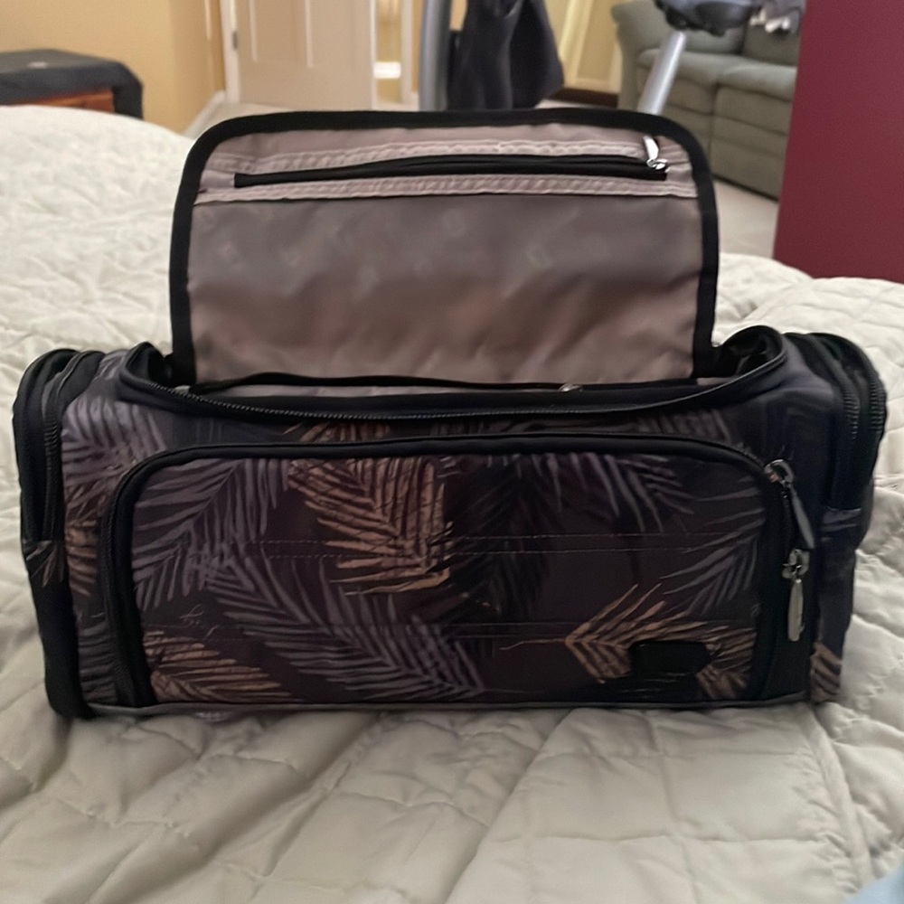 NWOT Lug trolley